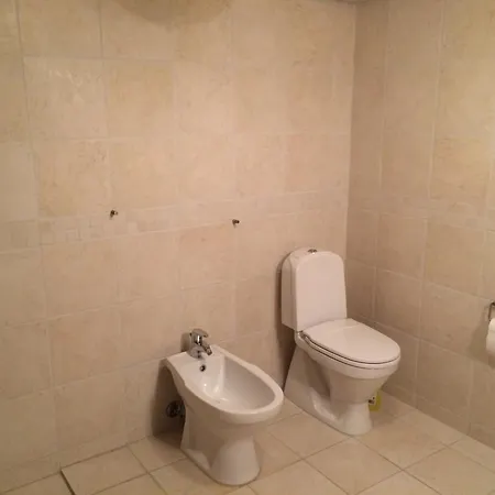 Rummeligt Vaerelse Pa 1 Sal I Rolig I Habitación en casa particular *