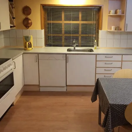 Rummeligt Vaerelse Pa 1 Sal I Rolig I Privatunterkunft *