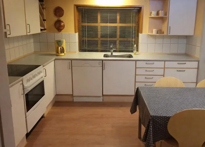 Rummeligt Vaerelse Pa 1 Sal I Rolig I Privatunterkunft *